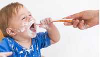 À quel âge donner des yaourts normaux à bébé ?