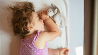 Les veilleuses musicales : comment la musique favorise le sommeil et le bien-être de votre bébé